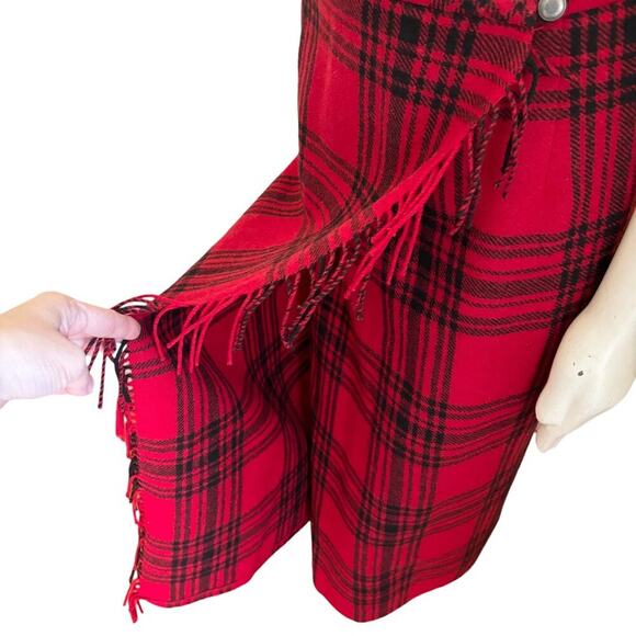 VTG EDDIE BAUER Wool Blend Tartan Plaid Tasseled Wrap Skirt in Red & Black SZ 6P - Picture 1 of 11